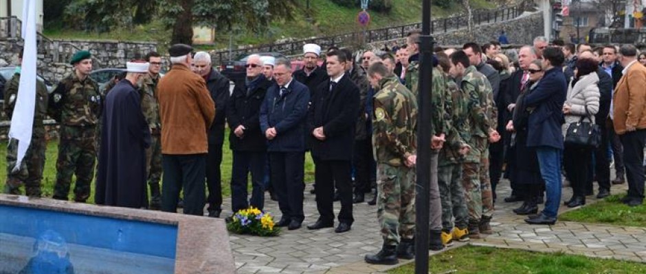 Svečanom sjednicom OV Bosanska Krupa, obilaskom šehitluka,  promocijom stripa i izložbom slika obilježen Dan nezavisnosti BiH